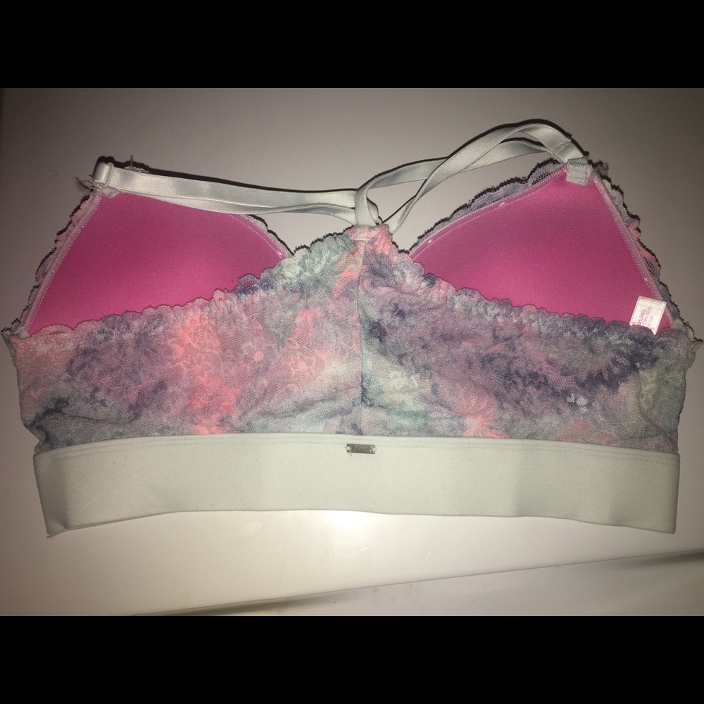 VS Pink Bra - Picture 2 of 3
